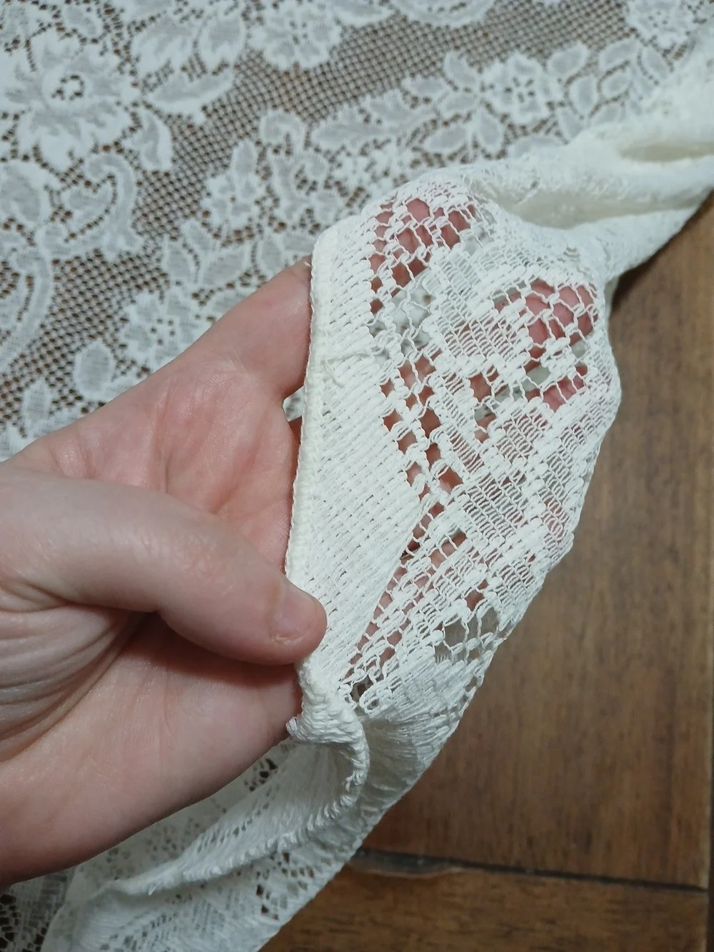 Vintage Quaker Style Lace Ecru/Beige Floral Tablecloth 66